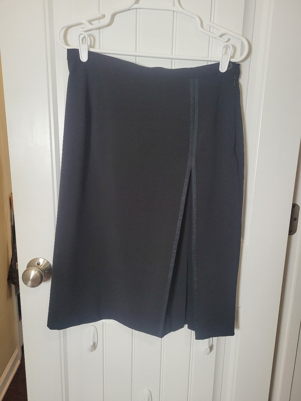 Larry Levine black skirt with pleat. Size 12